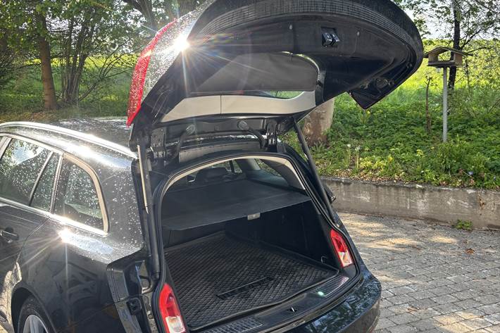 Sort Opel Insignia fra 2019