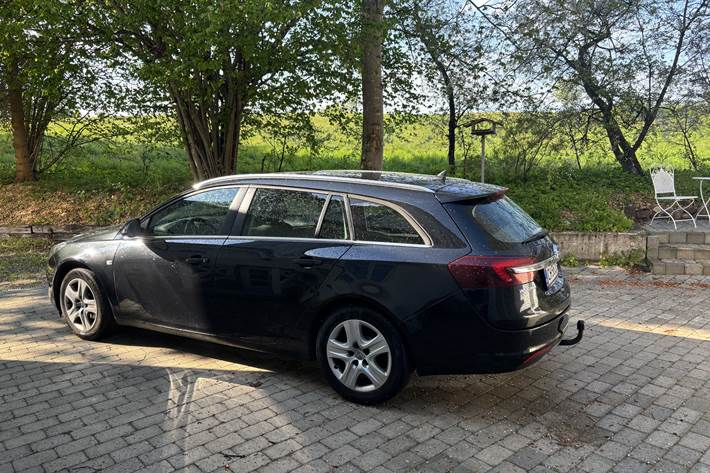 Sort Opel Insignia fra 2019