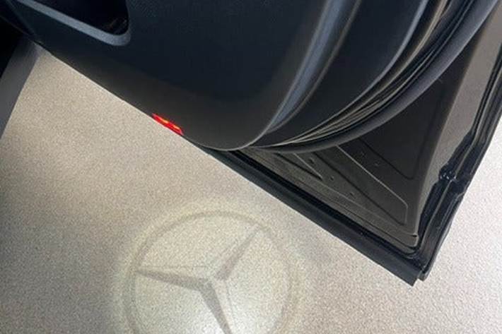 Sort Mercedes EQB250 fra 2023