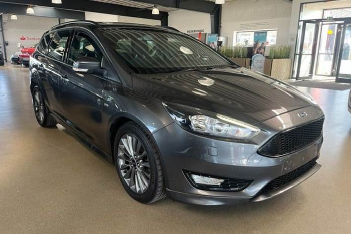 Grå Ford Focus fra 2017