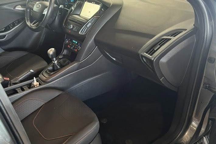 Grå Ford Focus fra 2017