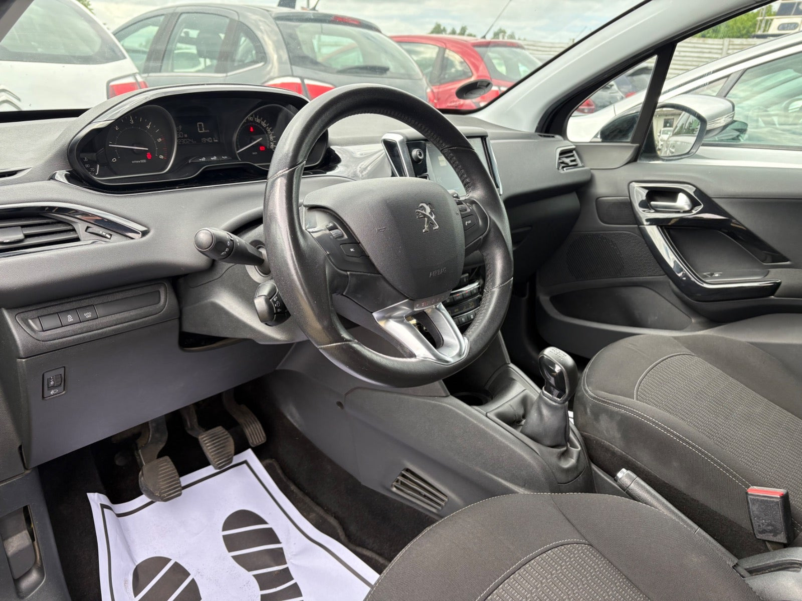 Grøn Peugeot 208 fra 2017