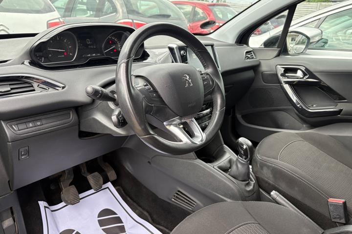 Grøn Peugeot 208 fra 2017