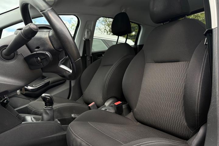 Grøn Peugeot 208 fra 2017
