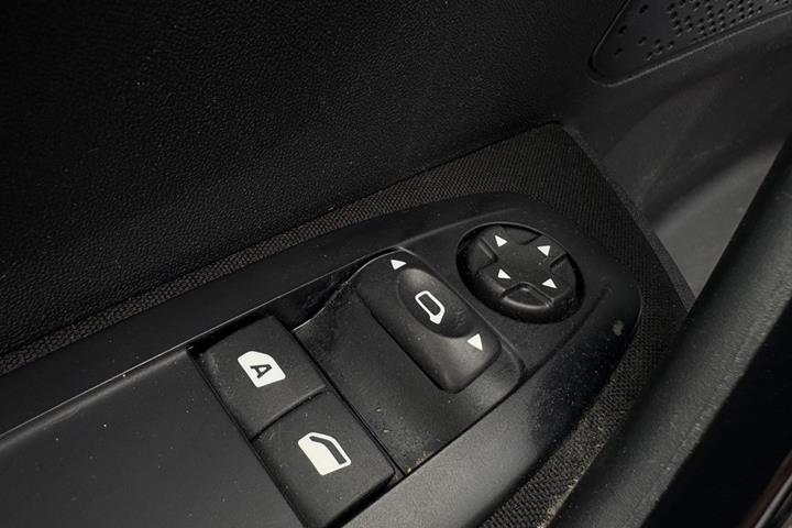 Grøn Peugeot 208 fra 2017