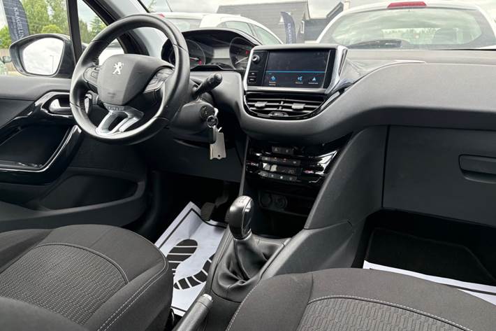 Grøn Peugeot 208 fra 2017