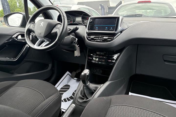 Grøn Peugeot 208 fra 2017