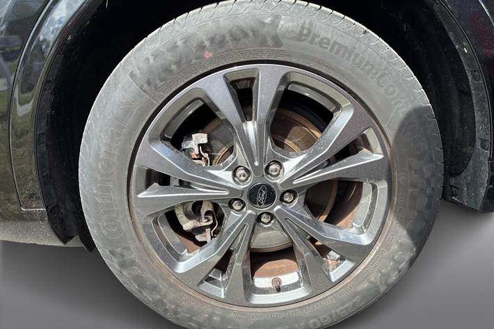 Sort Ford Kuga fra 2021