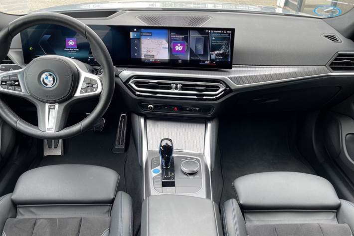 Grå BMW i4 fra 2023