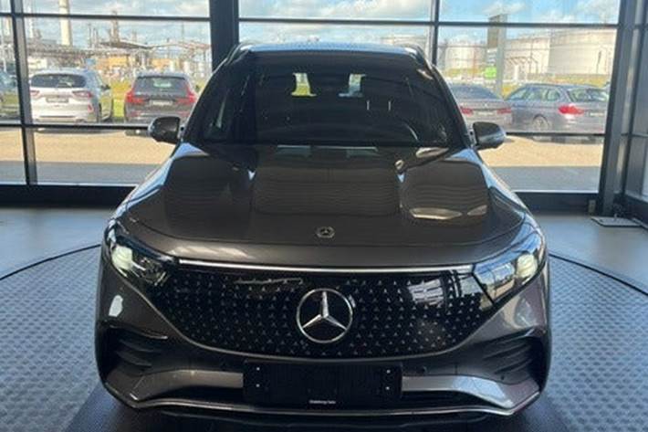 Grå Mercedes EQB250+ fra 2024