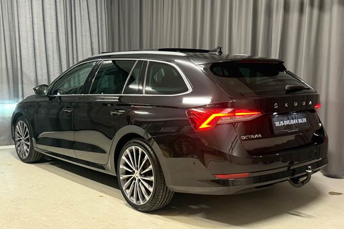 Sort Skoda Octavia fra 2021