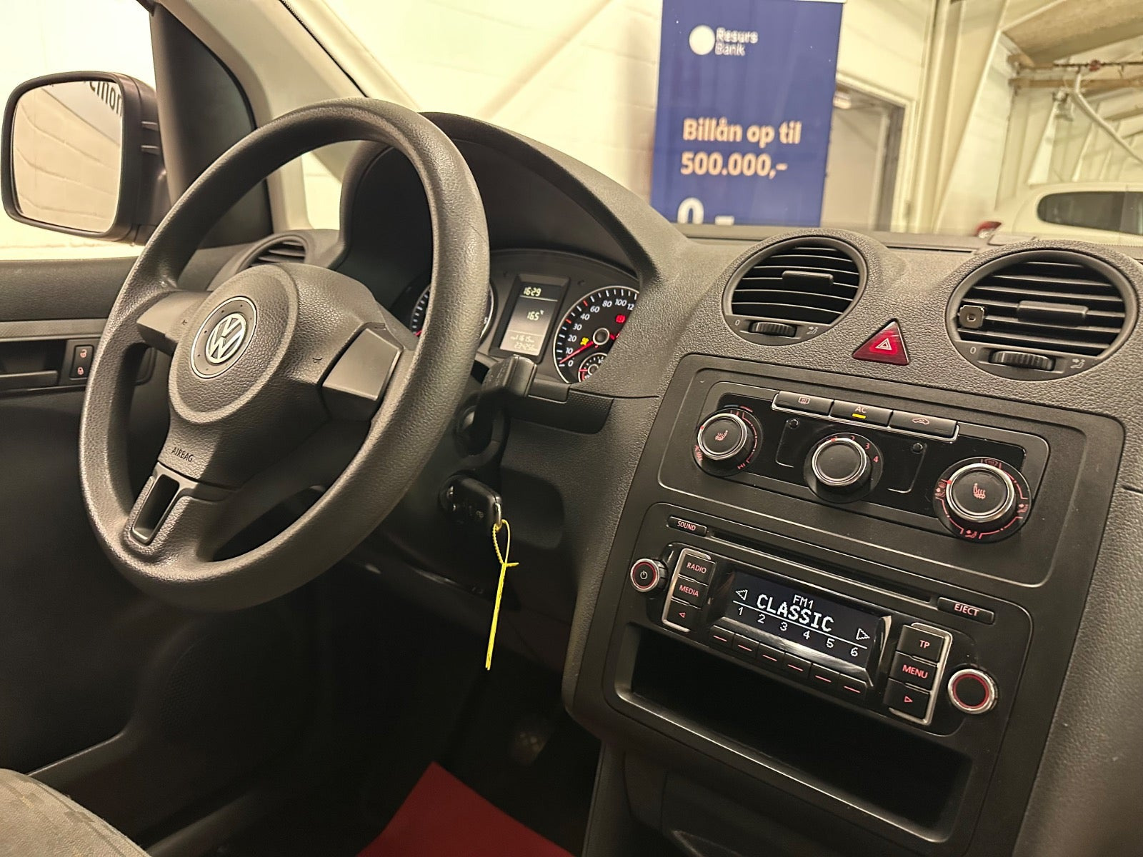 Hvid VW Caddy fra 2012