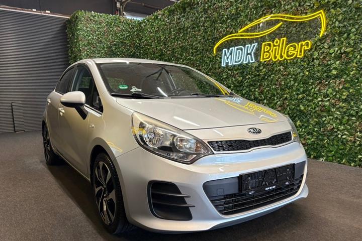 undefined Kia Rio fra 2015 set udefra