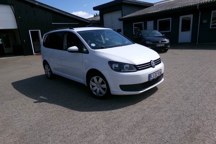 Hvid VW Touran fra 2014