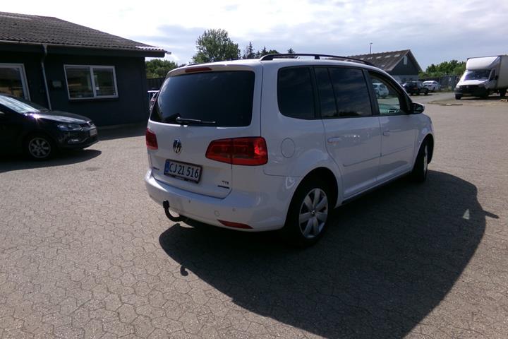 Hvid VW Touran fra 2014