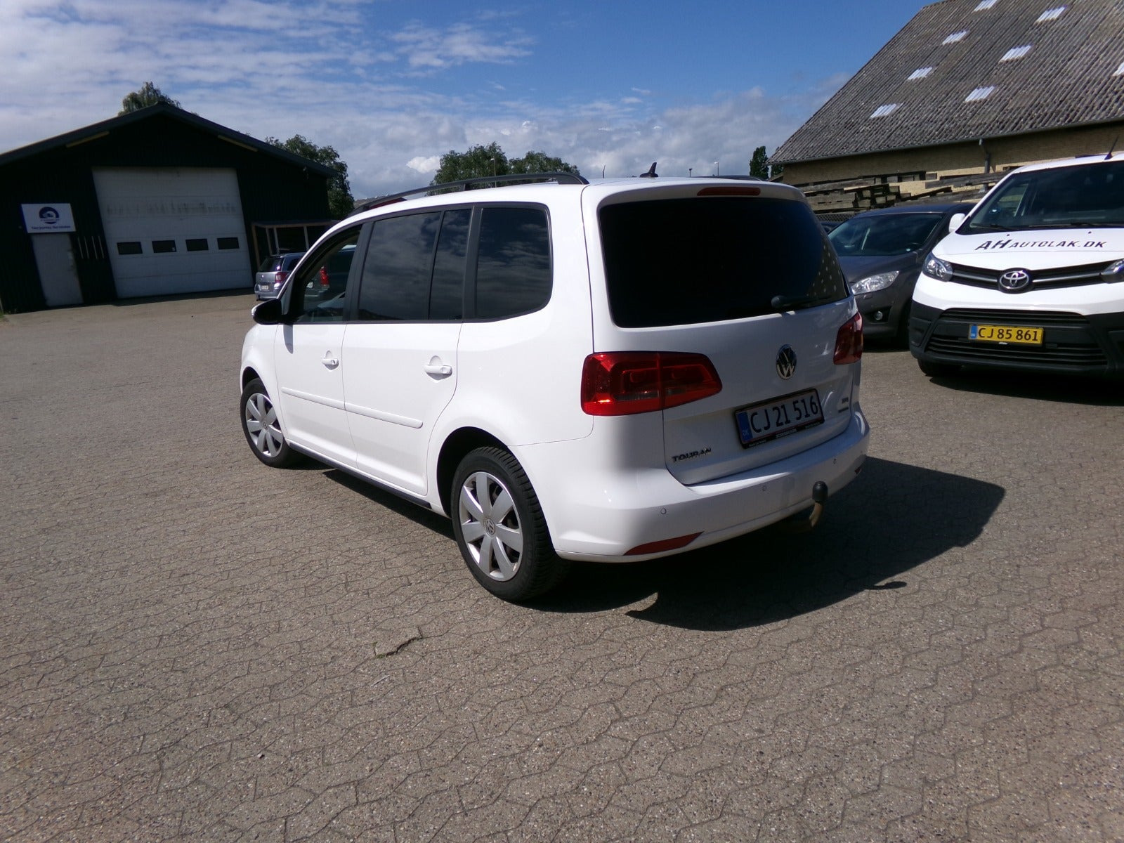 Hvid VW Touran fra 2014