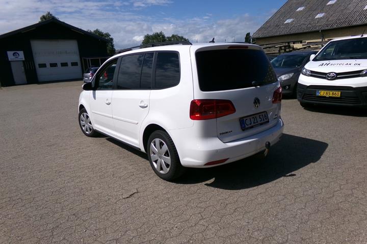 Hvid VW Touran fra 2014
