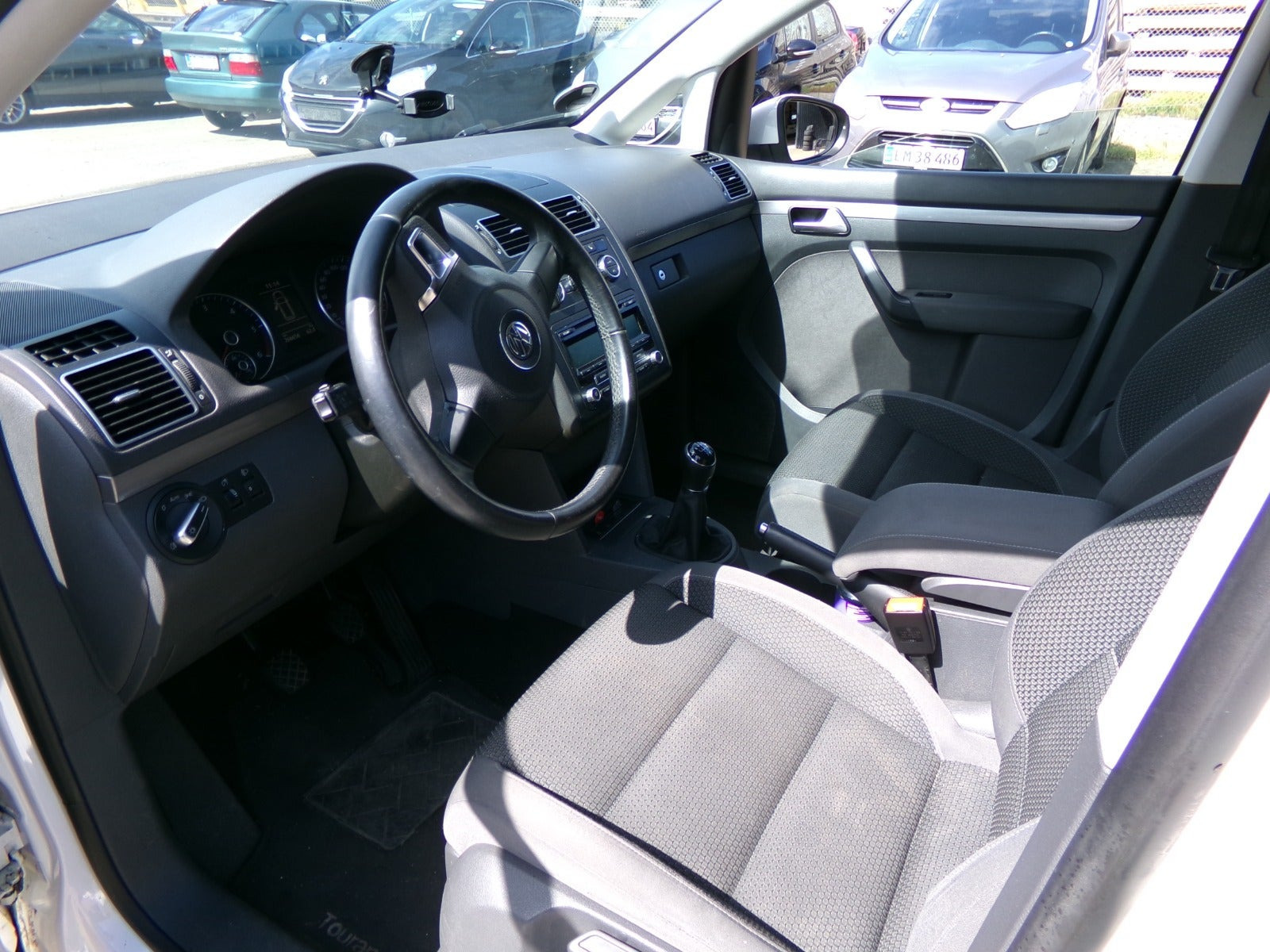 Hvid VW Touran fra 2014