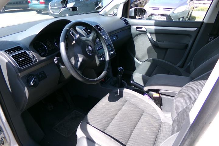Hvid VW Touran fra 2014