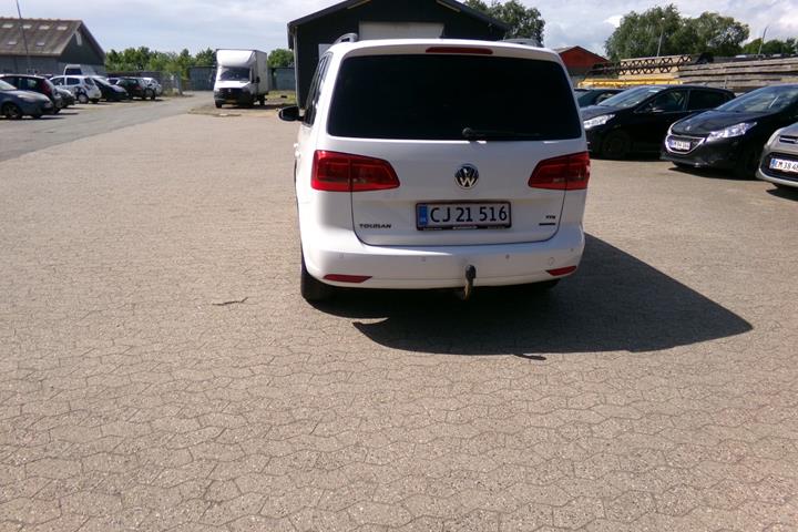 Hvid VW Touran fra 2014