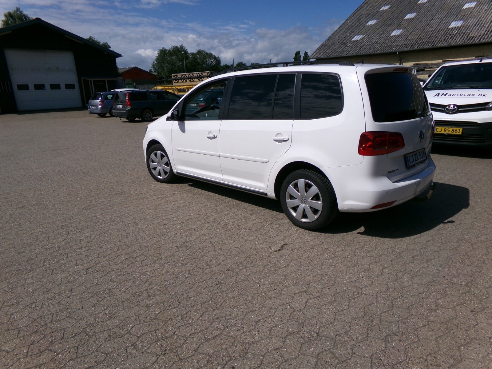Hvid VW Touran fra 2014