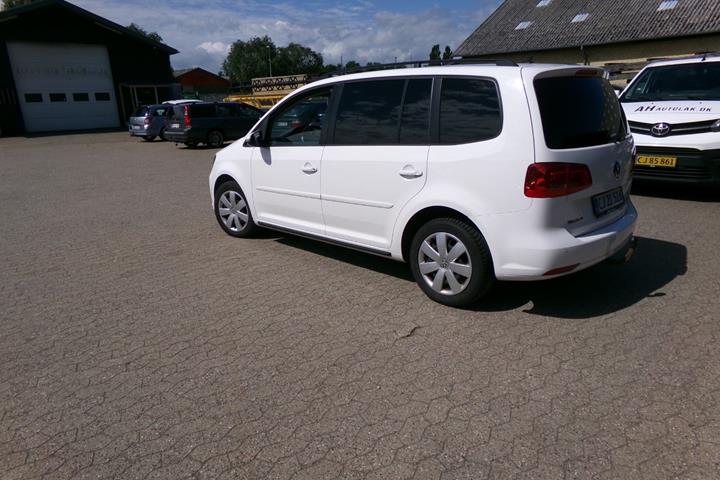 Hvid VW Touran fra 2014