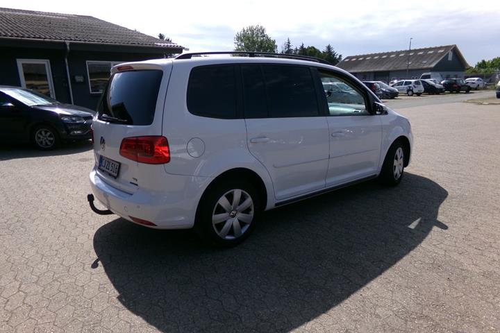 Hvid VW Touran fra 2014