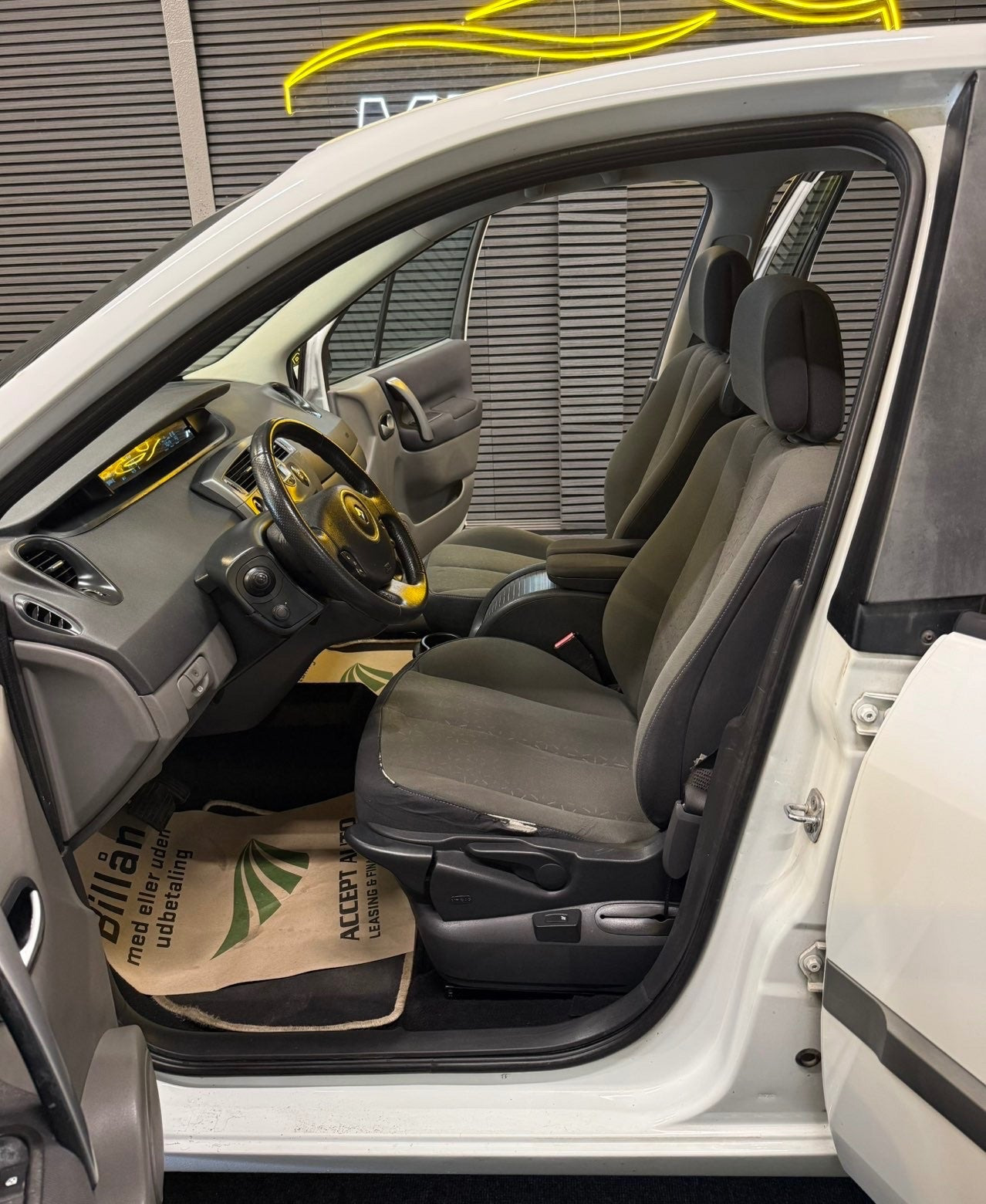 undefined Renault Scenic II fra 2008 set indefra