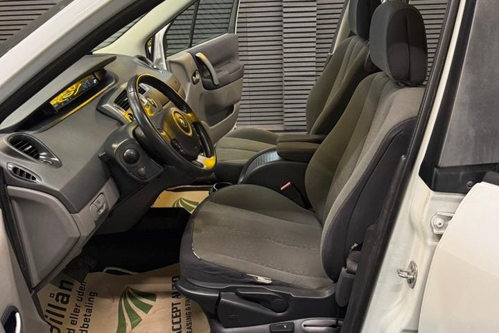 undefined Renault Scenic II fra 2008 set indefra