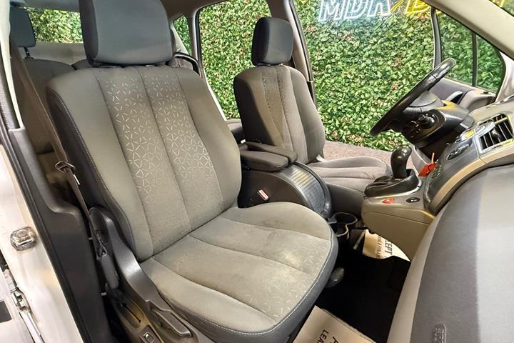 undefined Renault Scenic II fra 2008 set indefra