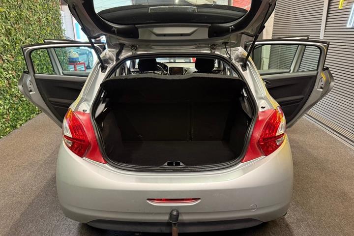 undefined Peugeot 208 fra 2014