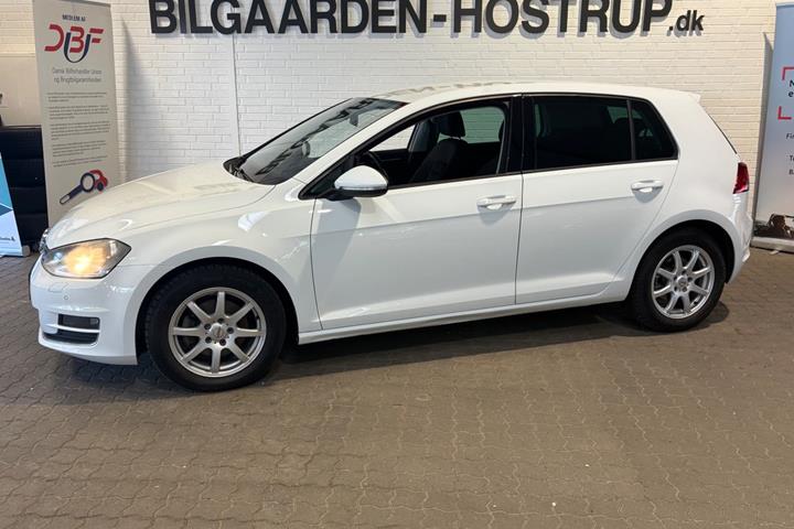 Hvid VW Golf VII fra 2014
