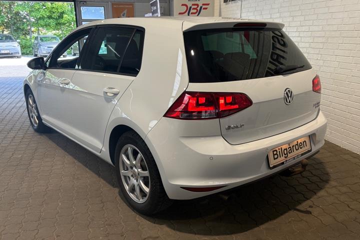 Hvid VW Golf VII fra 2014