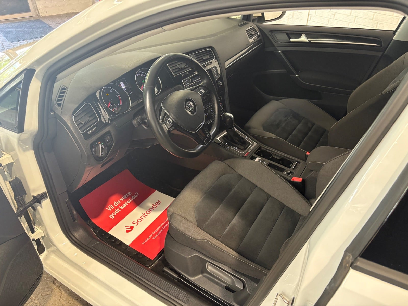 Hvid VW Golf VII fra 2014