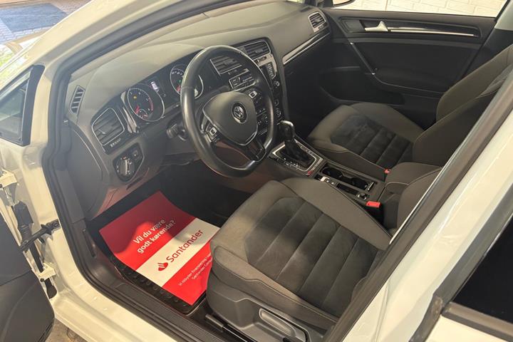 Hvid VW Golf VII fra 2014