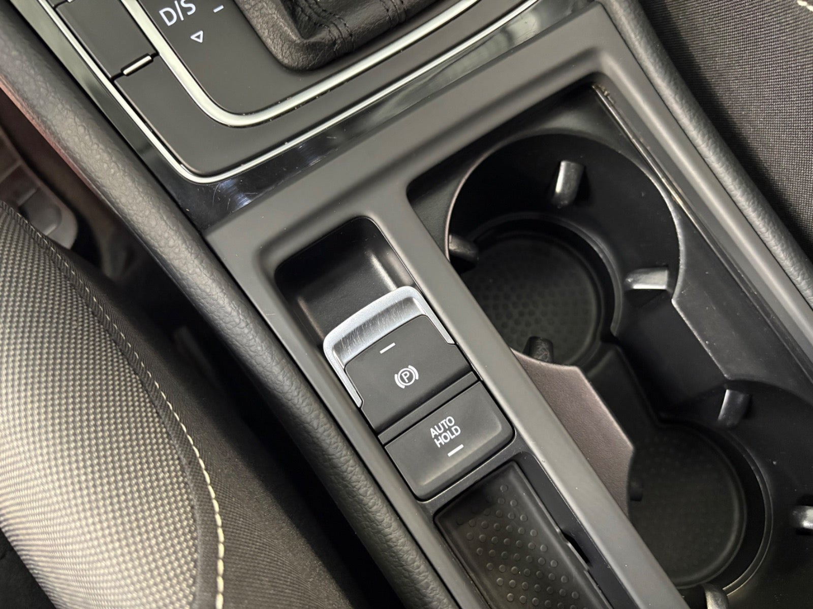 Hvid VW Golf VII fra 2014