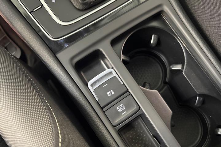 Hvid VW Golf VII fra 2014