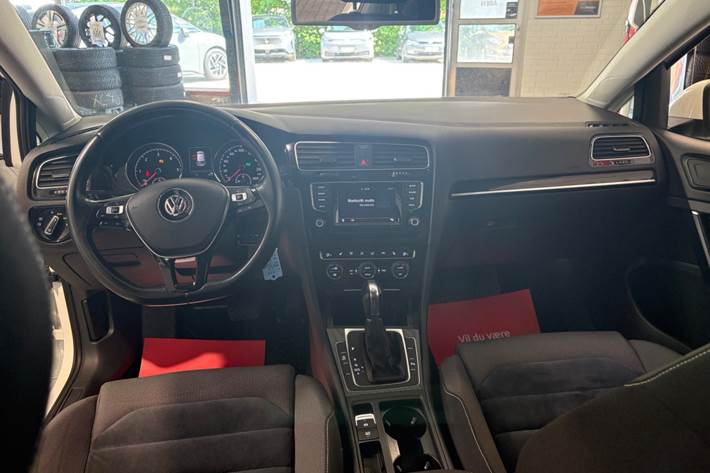 Hvid VW Golf VII fra 2014