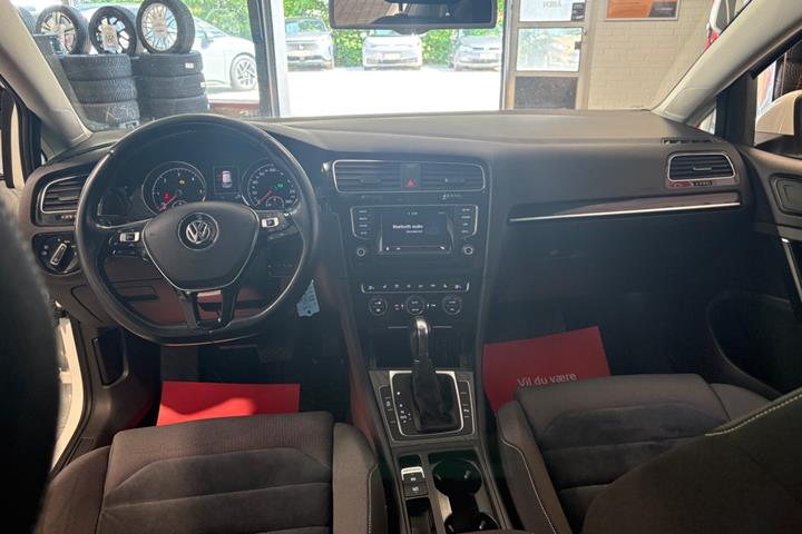 Hvid VW Golf VII fra 2014