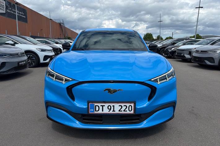 Blå Ford Mustang Mach-E fra 2022