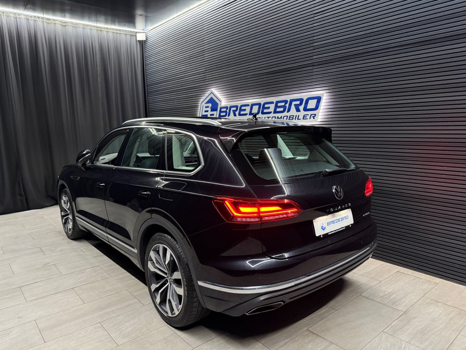 Sort VW Touareg fra 2022
