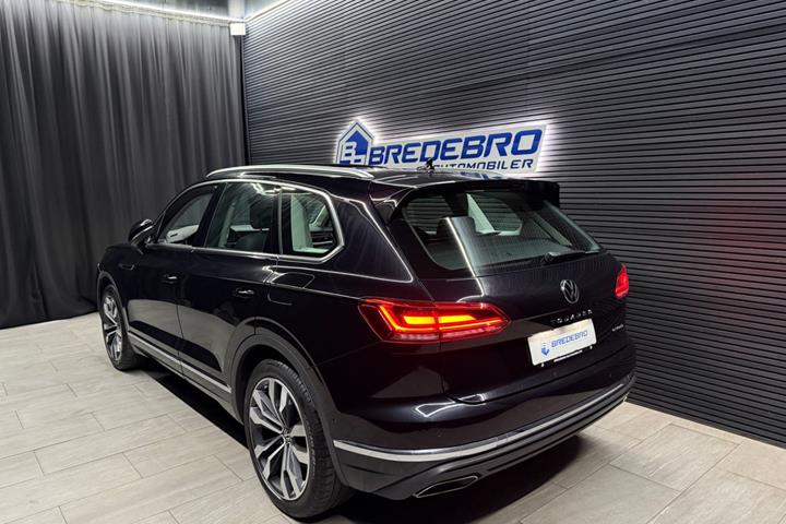 Sort VW Touareg fra 2022