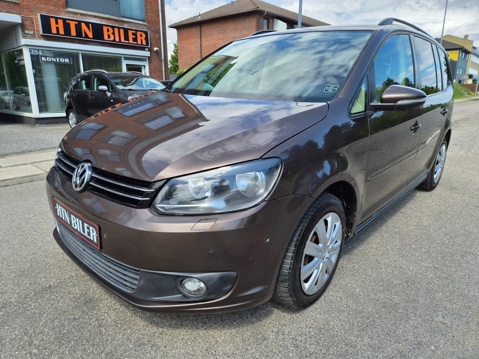 Brun VW Touran fra 2011