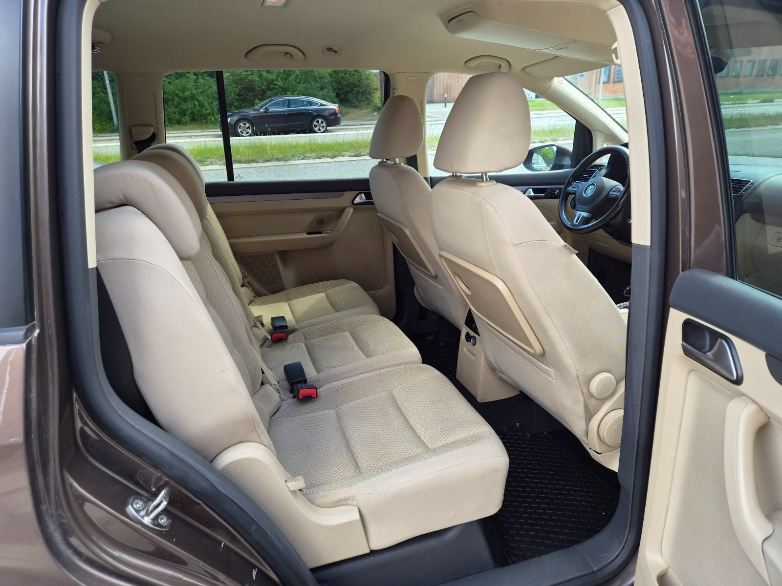 Brun VW Touran fra 2011