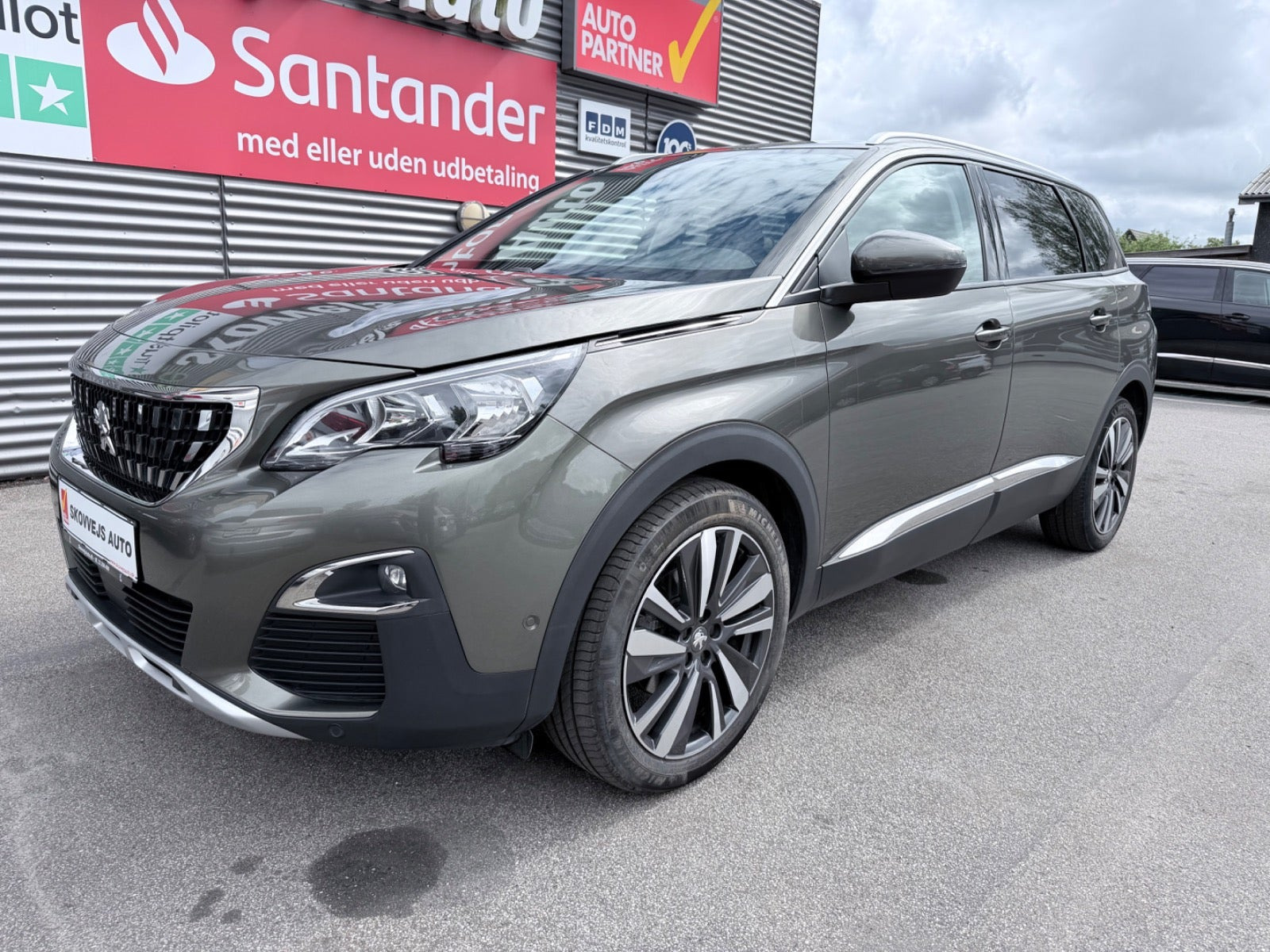 Grå Peugeot 5008 fra 2020