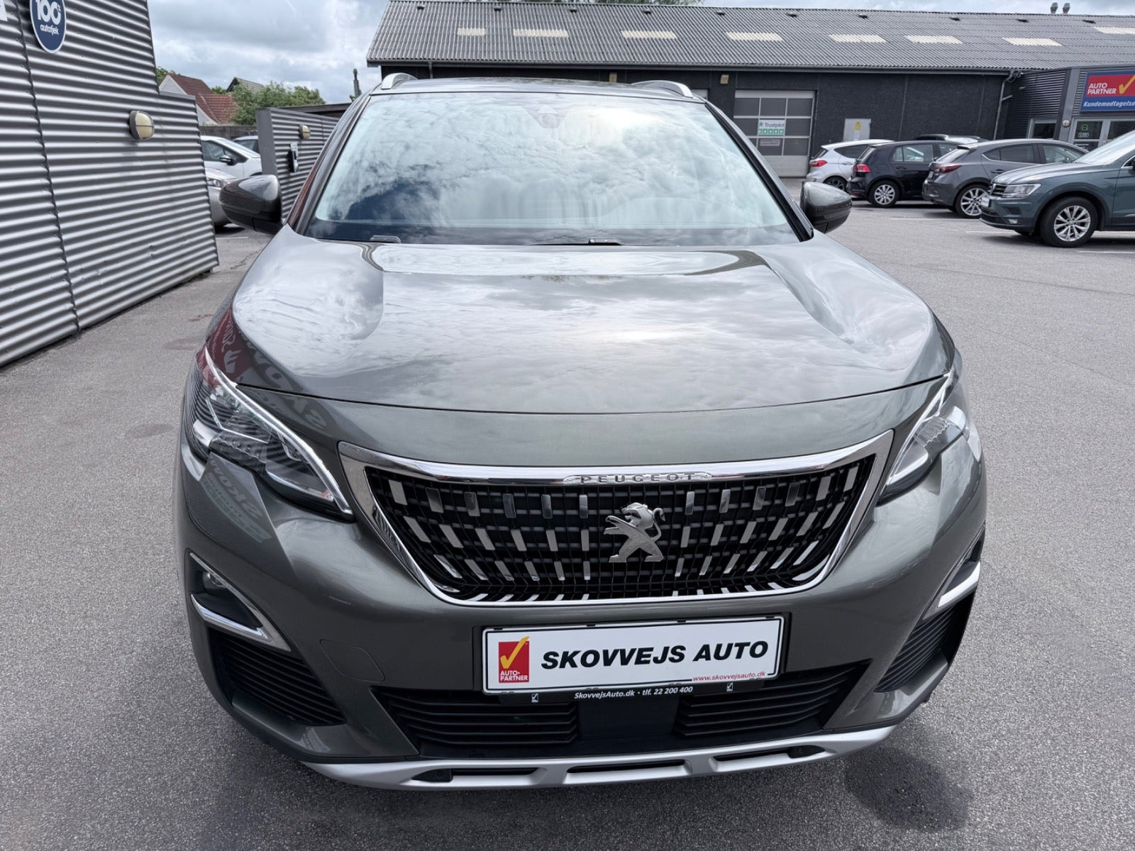 Grå Peugeot 5008 fra 2020