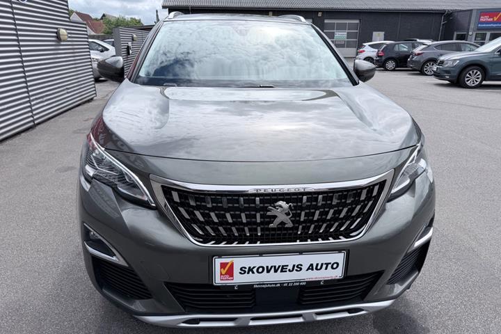 Grå Peugeot 5008 fra 2020