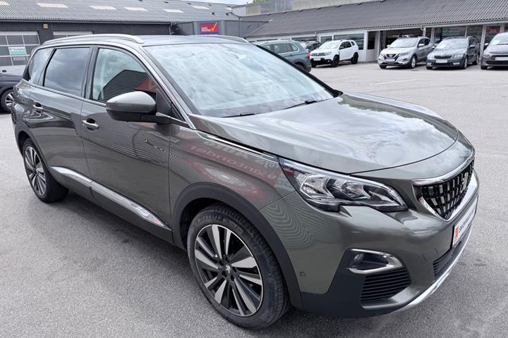Grå Peugeot 5008 fra 2020