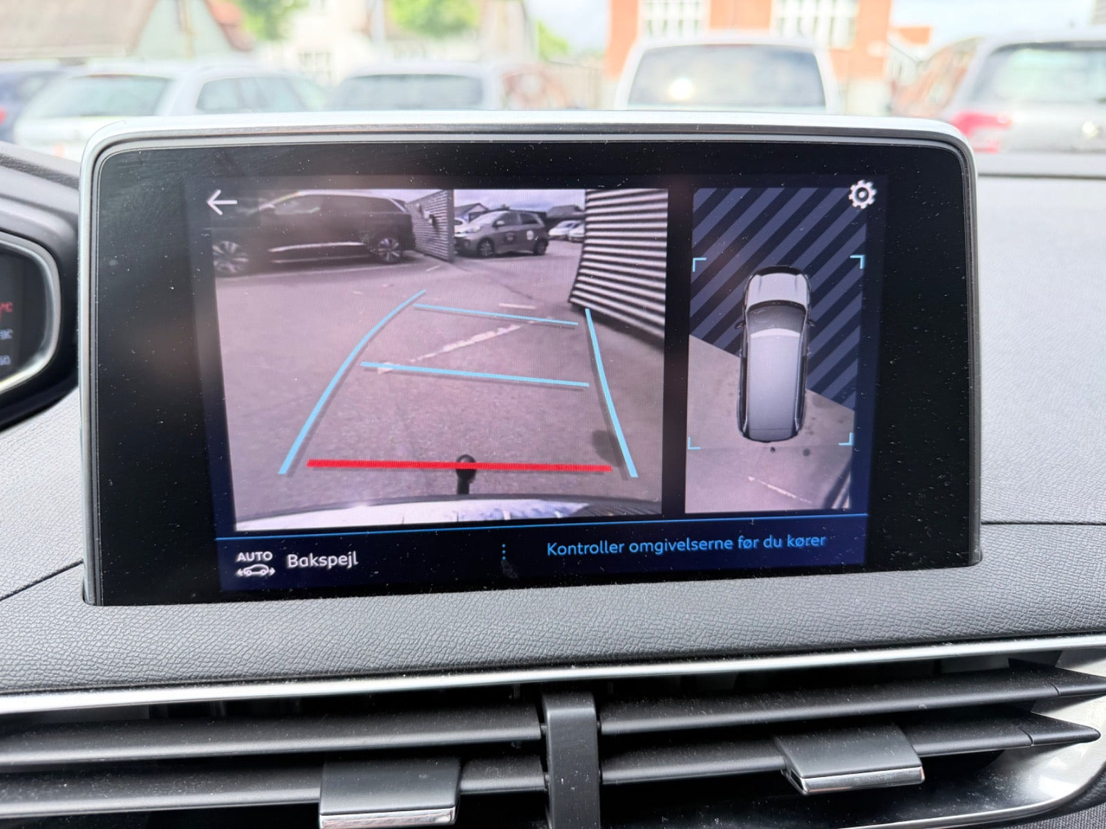Grå Peugeot 5008 fra 2020