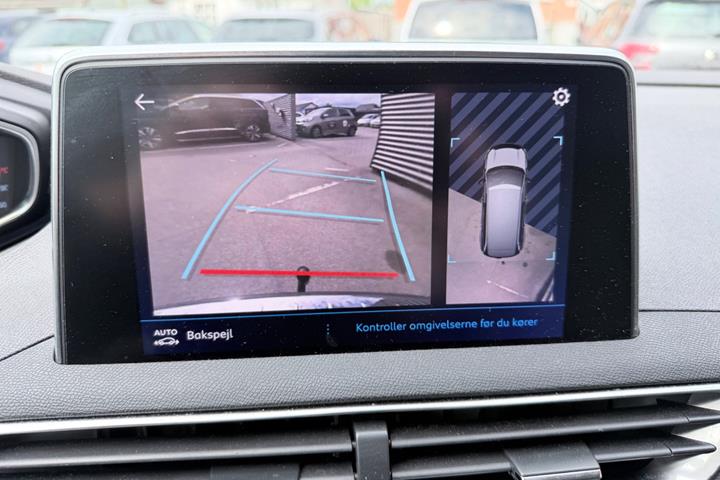 Grå Peugeot 5008 fra 2020